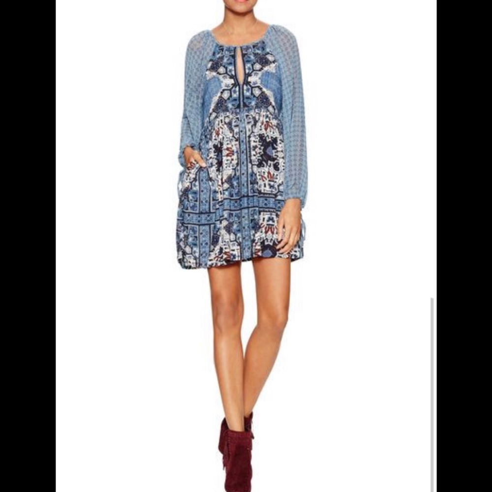 Elegant Blue Patterned Dress - Picture 4 of 7